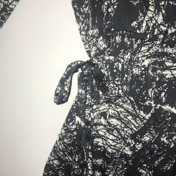 Le Chateau Long Sleeve Wrap Dress - Picture 5 of 9